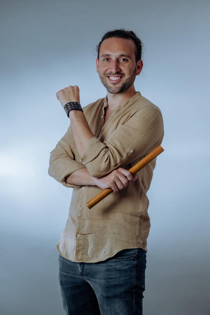 Retrato de Juan Ignacio Molina con instrumento